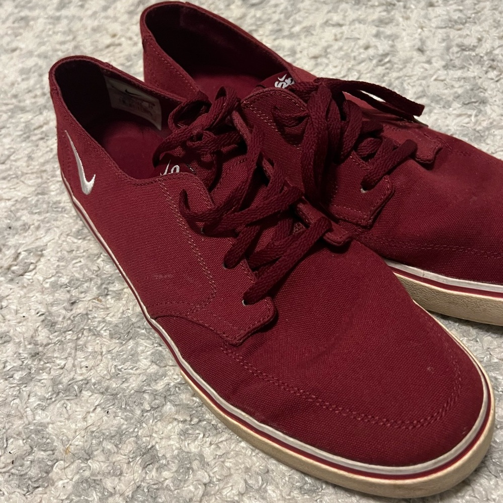 Maroon nike 6.0s